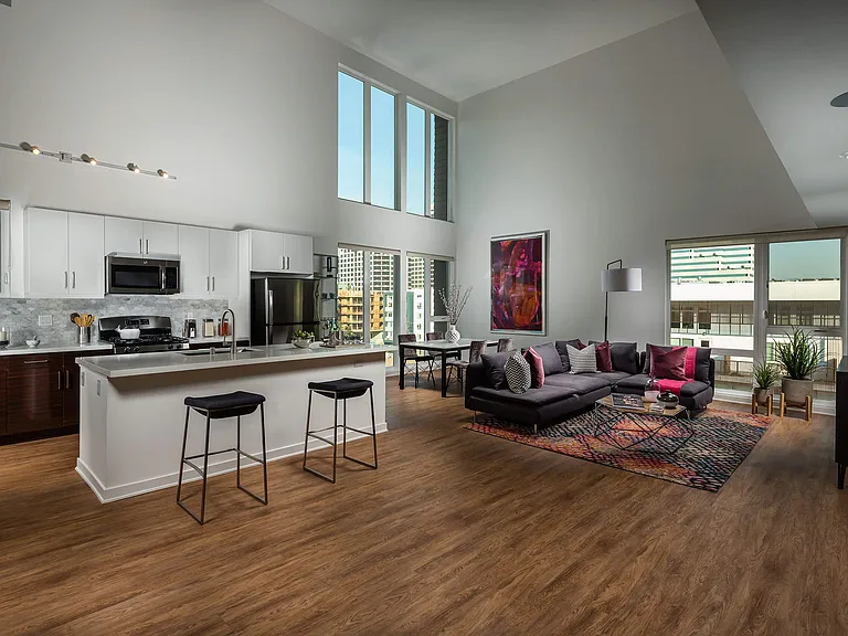 Onyx Glendale — Photo 17
