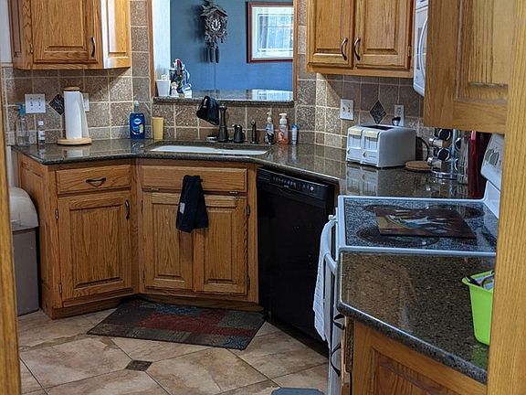 3rd image of 605 Villa Dr