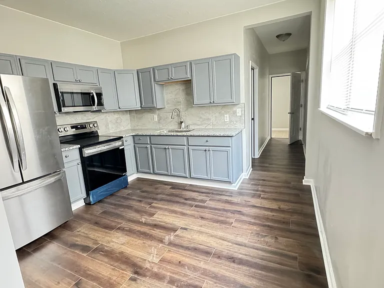 711 W Charles St #2 — Photo 3