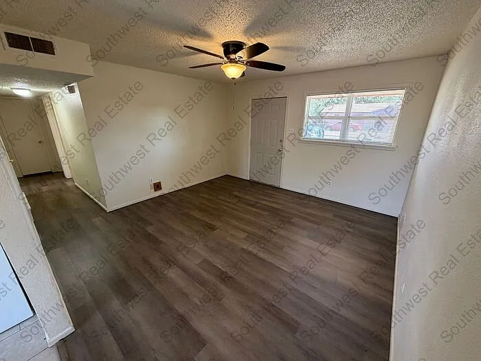3 bed, 1.0 bath, 936 sqft, $1,050 — Photo 3