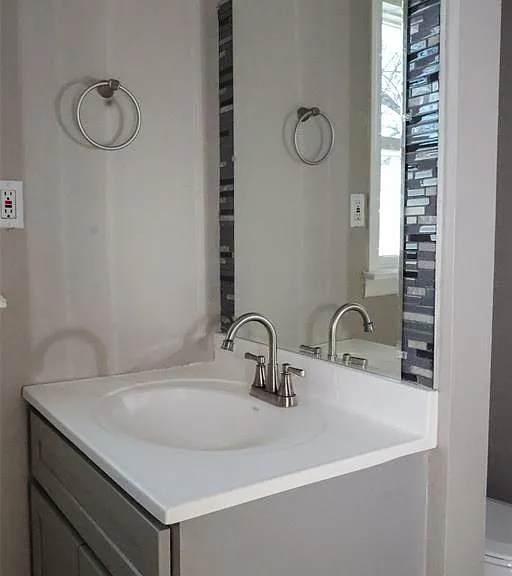 5460 Hamilton Ave — Photo 17
