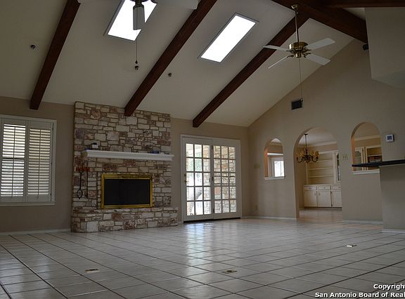 2nd image of 1422 Circle Oak Dr