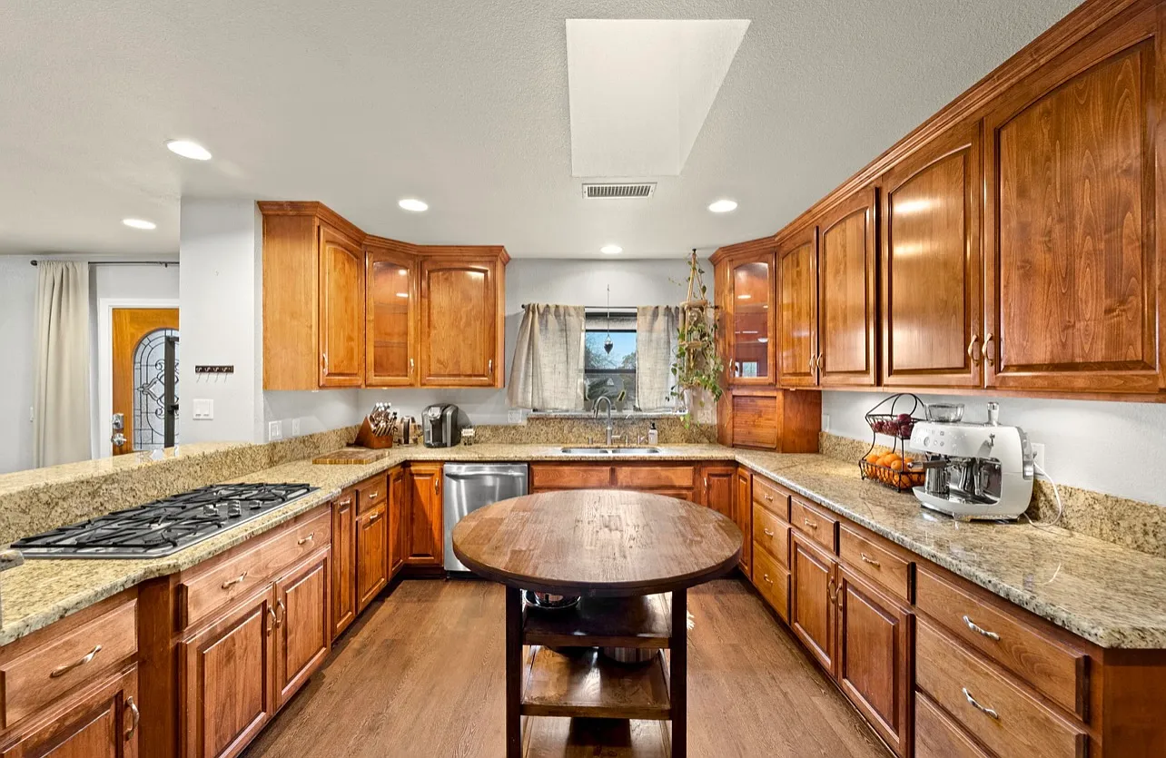 3 bed, 1442 sqft, $4,800 — Photo 3