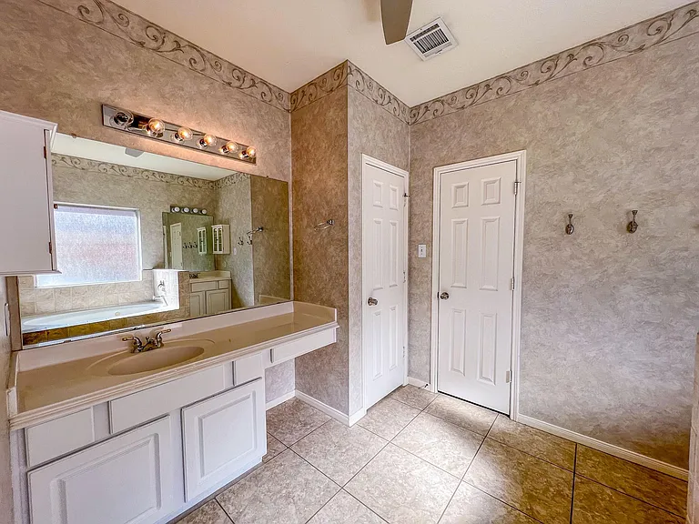 19911 Stonelodge Dr — Photo 19