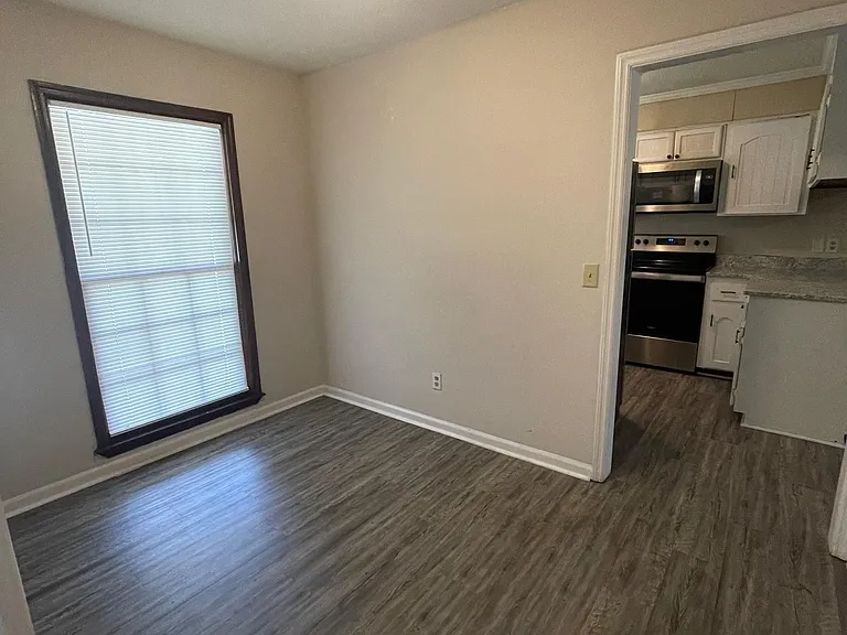 817 Robin Hood Trl — Photo 8
