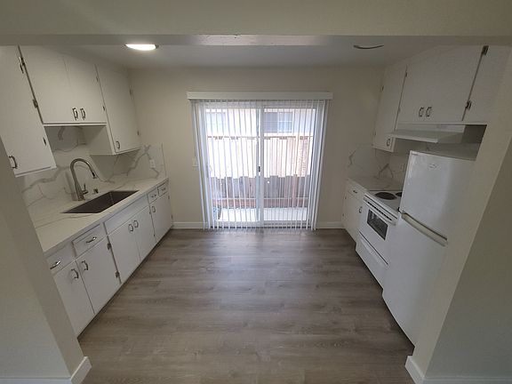 5th image of 2480 Karen Dr