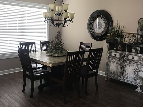Breakfast nook/dining area