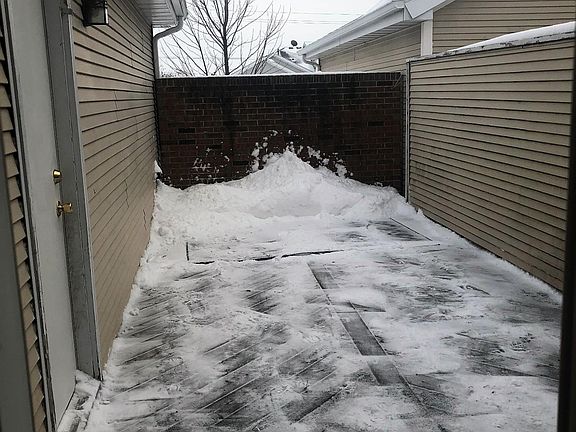 5th image of 626 E 92nd Pl