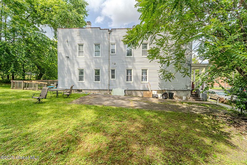 5th image of 556 N Pearl Street