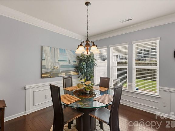 5th image of 2433 Diplomat Ln