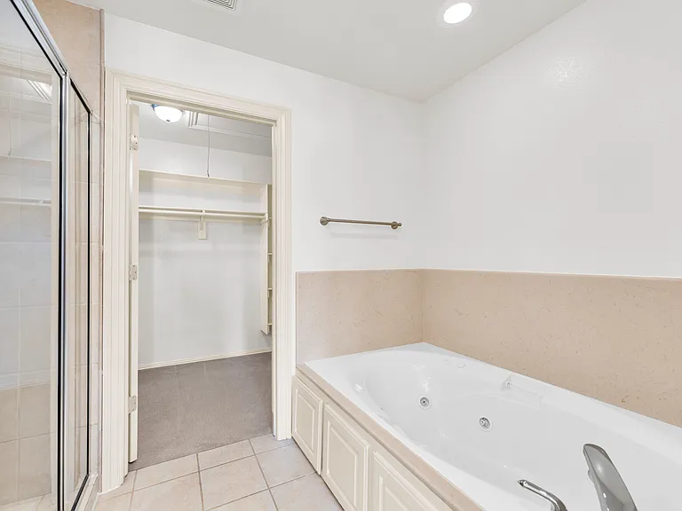 536 Tennyson Ln — Photo 16