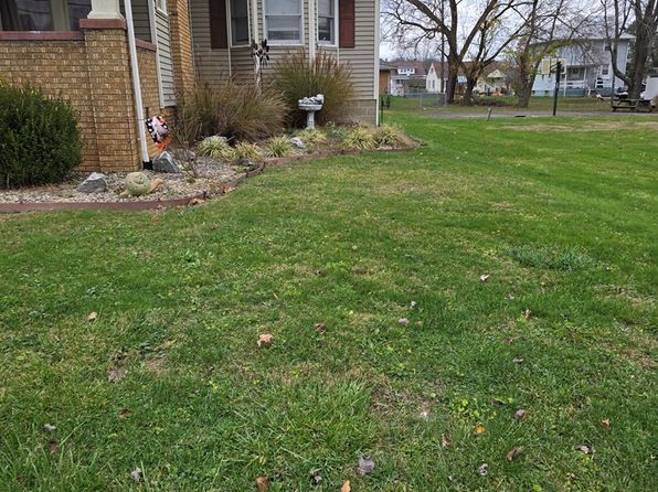 216 W Maple Ave, Oak Hill, OH 45656