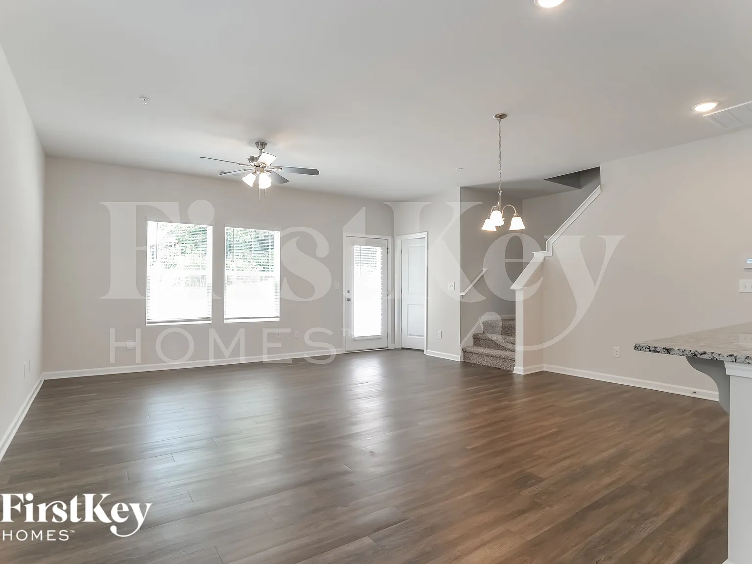 3 bed, 2.5 bath, 1817 sqft, $2,290 — Photo 2