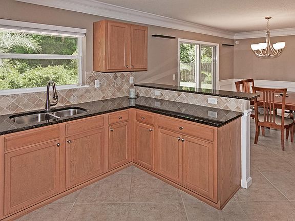 5th image of 144 Camden Cay Dr