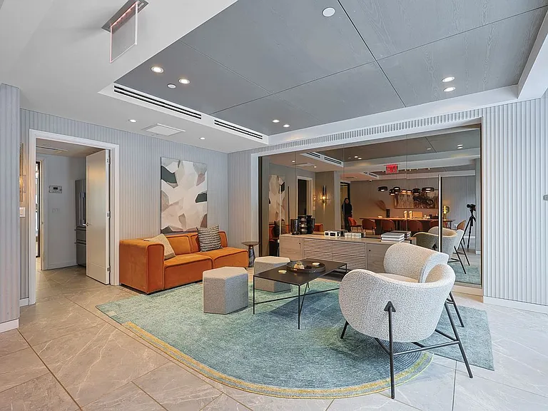 300 W 30th St #4D — Photo 3