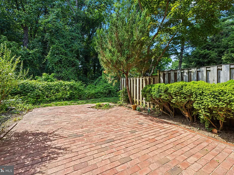 1260 Masters Dr — Photo 38
