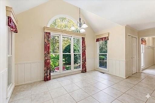 5th image of 591 Delphinium Blvd NW