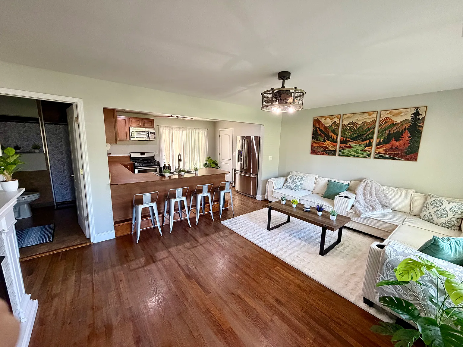 3 bed, 1200 sqft, $2,500 — Photo 3
