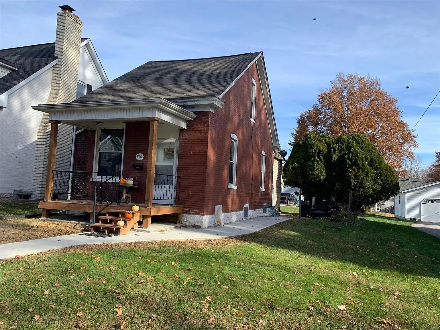 810 Forest Ave photo 1