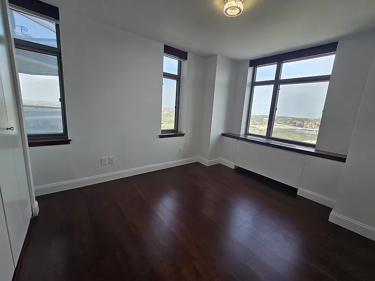 112 One Qns Blvd #19C — Photo 24
