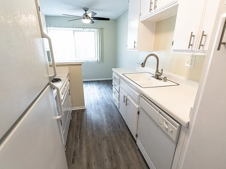 245 South Serrano Ave — Photo 49