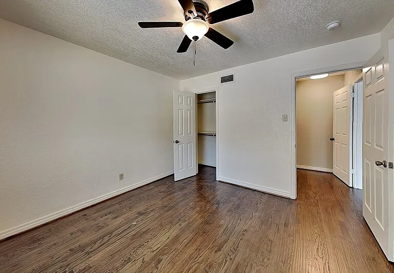 4345 Skillman St — Photo 9