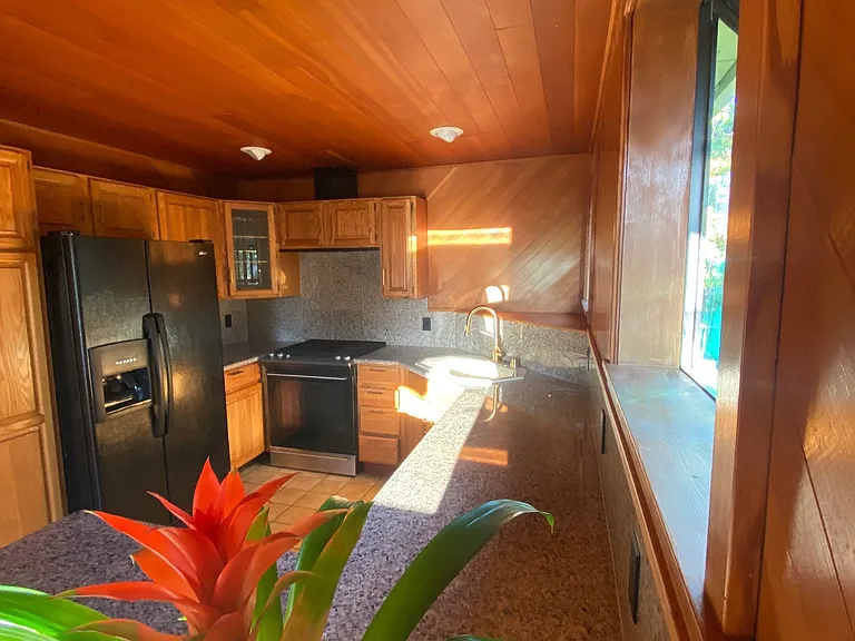 1017 Everett St — Photo 7