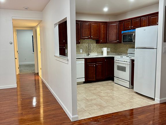 4th image of 685 Oak St #12-11