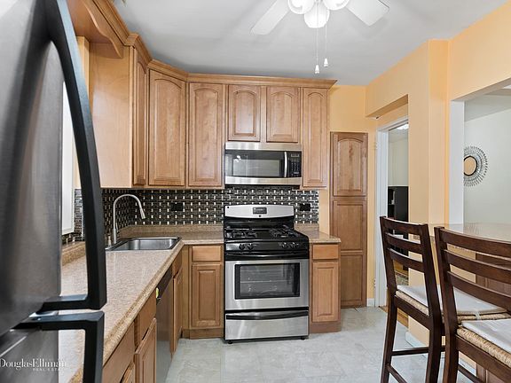 3rd image of 2250 Benson Ave #6L