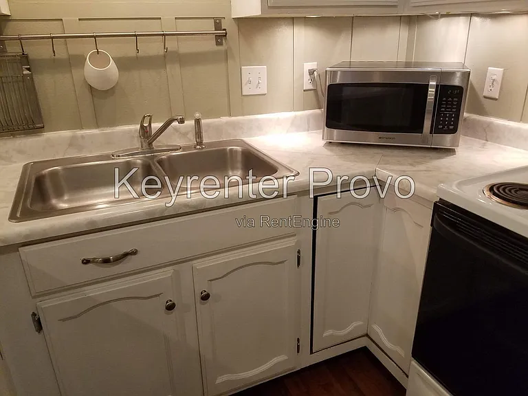 1686 Hickory Ln — Photo 9