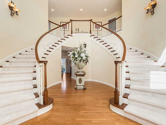 2nd image of 10100 Archer Ln