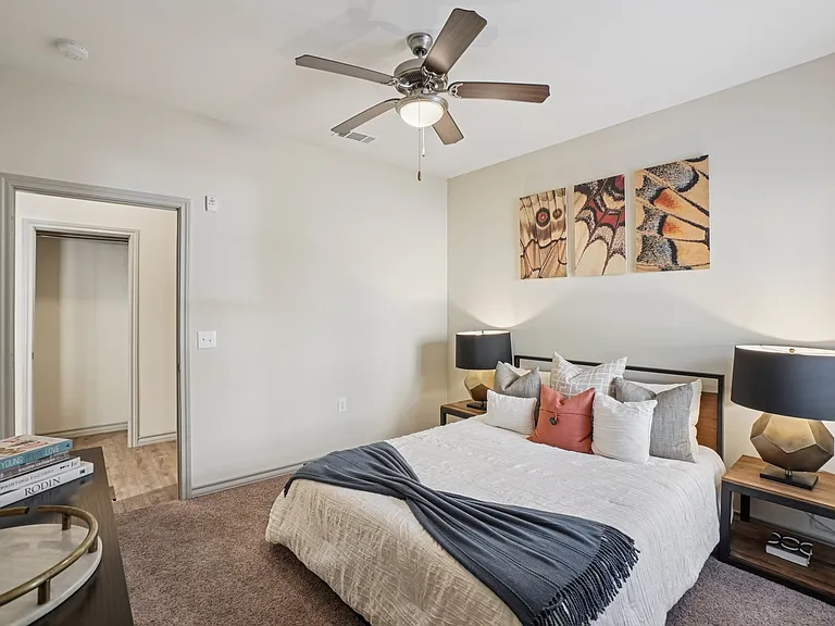 Mercer Crossing Apartments — Photo 6