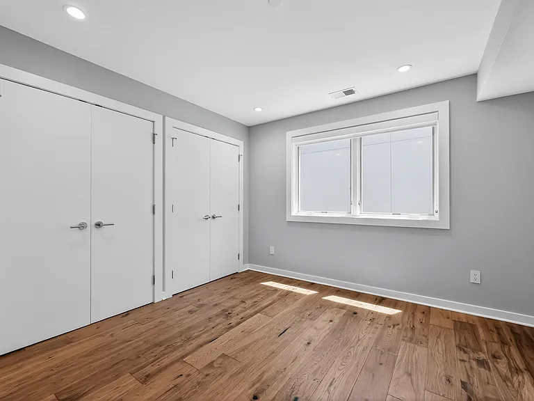 869 Corinthian Ave #1 — Photo 16