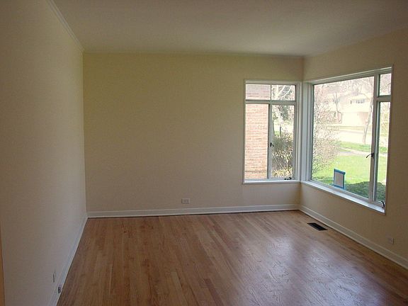 2nd image of 917 E Olive St