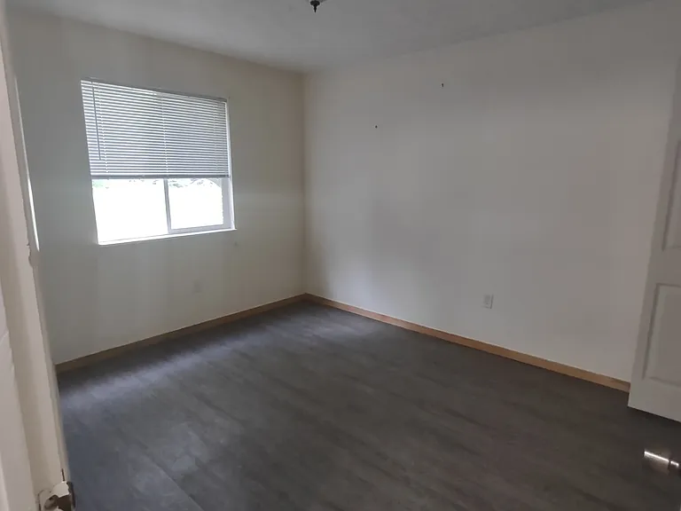 310 E Market St #11 — Photo 8