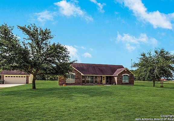 2nd image of 124 Tipperary Ln