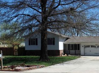 2900 SW Tutbury Town Rd, Topeka, KS 66614