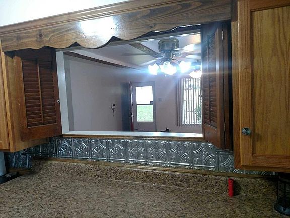 5th image of 121 Shady Creek Dr