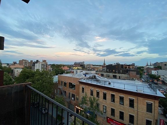 5th image of 310 Graham Ave #511
