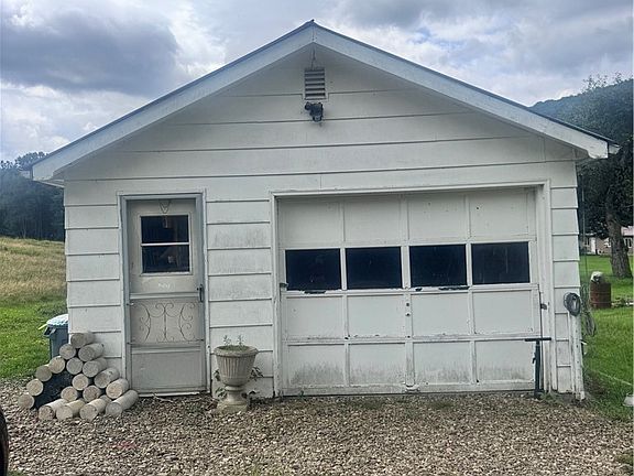 3rd image of 1685 Walnut Bend Rd