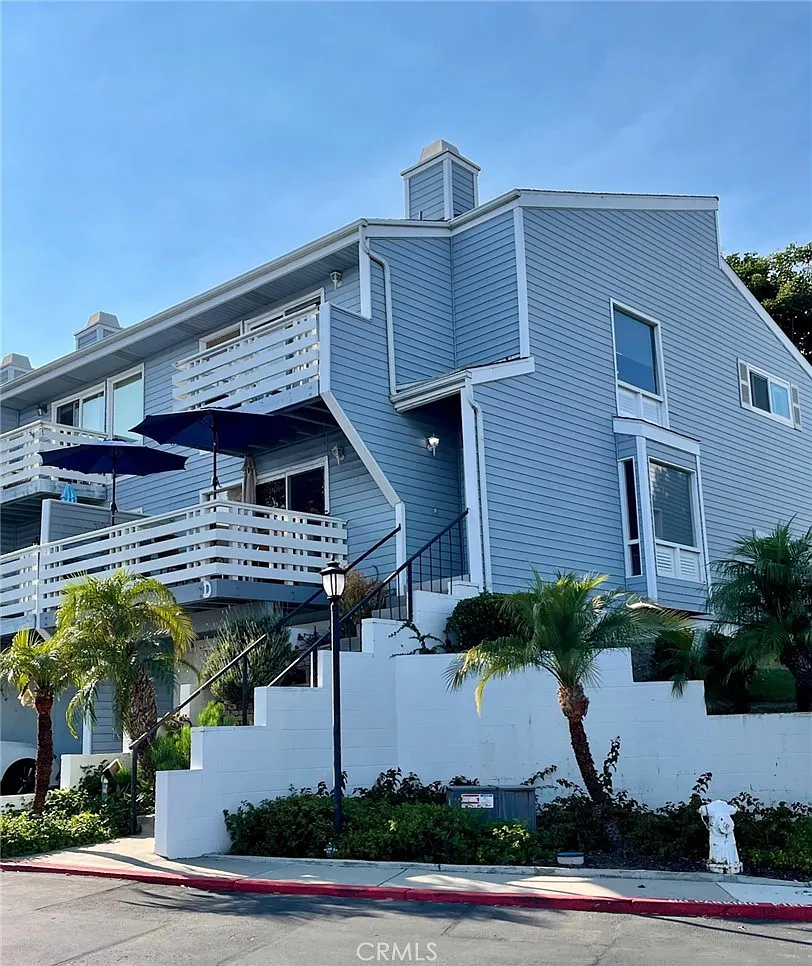 3 bed, 2.5 bath, 1685 sqft, $5,100 — Photo 1