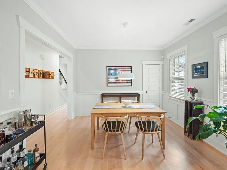 1024 W 36th St — Photo 10