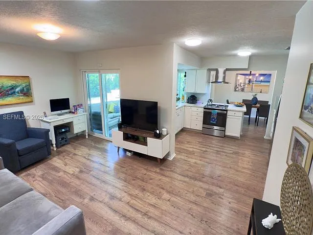2411 NW 31st St — Photo 9