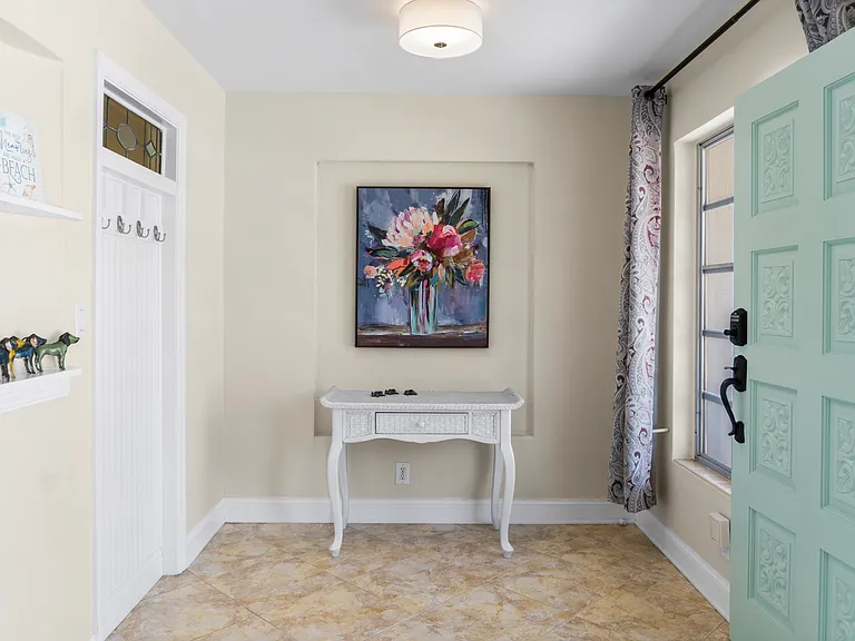 594 Bougainvillea Ln — Photo 7