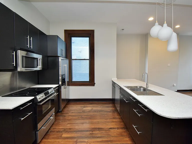 522 E 12th St #1 — Photo 29
