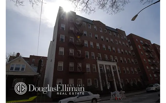 Rented by Douglas Elliman | media 19