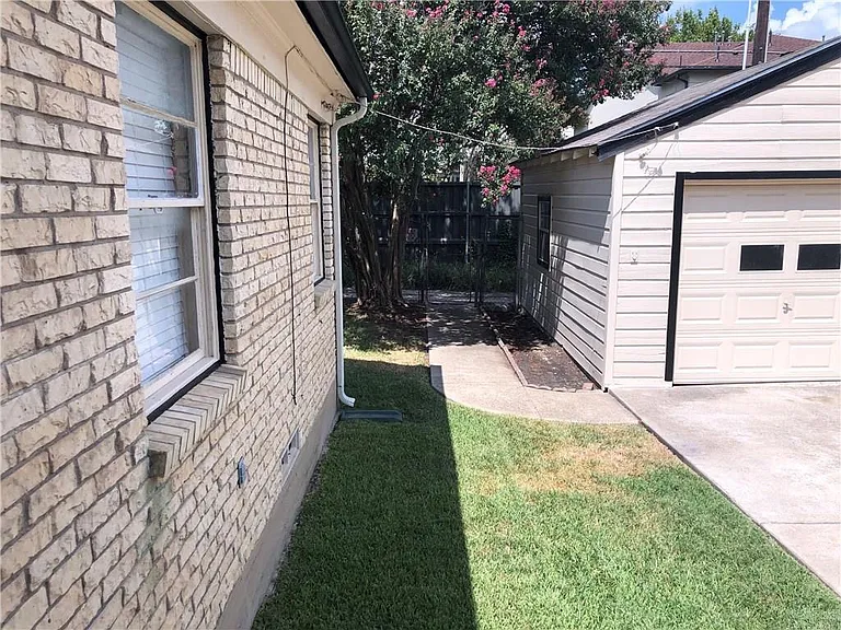 6215 Kenwood Ave — Photo 22