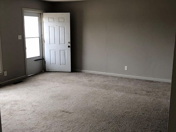 Entrance/living area