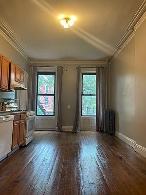 3rd image of 401 Clermont Ave APT 2