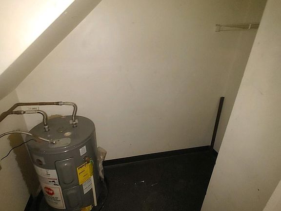 4th image of 147 W Delavan Ave #1